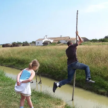 Authentique Avec Terrasse, Jardin Clos Et Wifi à - Fr-1-426-140 * La Garnache