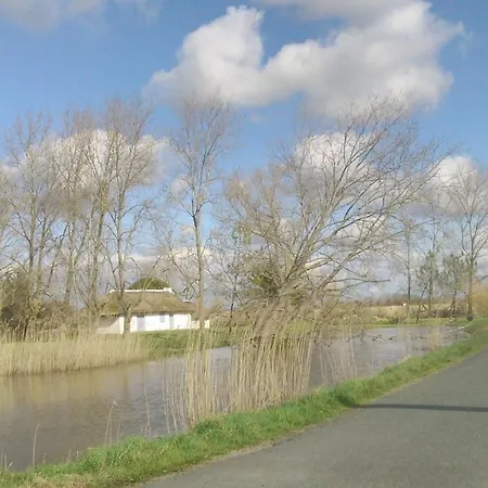 Hébergement de vacances Authentique Avec Terrasse, Jardin Clos Et Wifi à - Fr-1-426-140 *