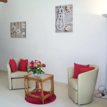 Authentique Avec Terrasse, Jardin Clos Et Wifi A La Garnache