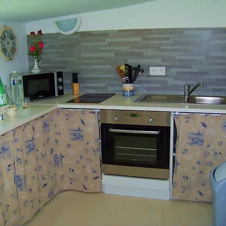 Authentique Avec Terrasse, Jardin Clos Et Wifi à - Fr-1-426-140 Hébergement de vacances *