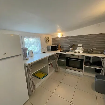 Сasa de vacaciones Authentique Avec Terrasse, Jardin Clos Et Wifi A - Fr-1-426-140 La Garnache