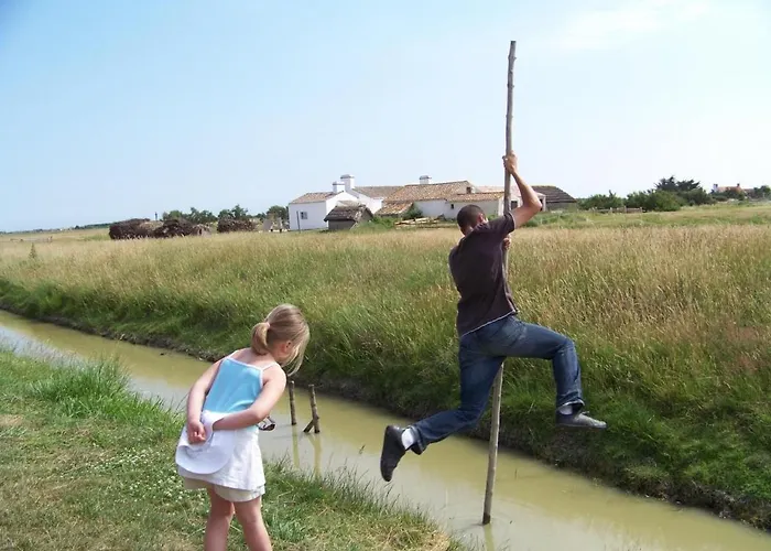 Authentique Avec Terrasse, Jardin Clos Et Wifi A - Fr-1-426-140 * La Garnache