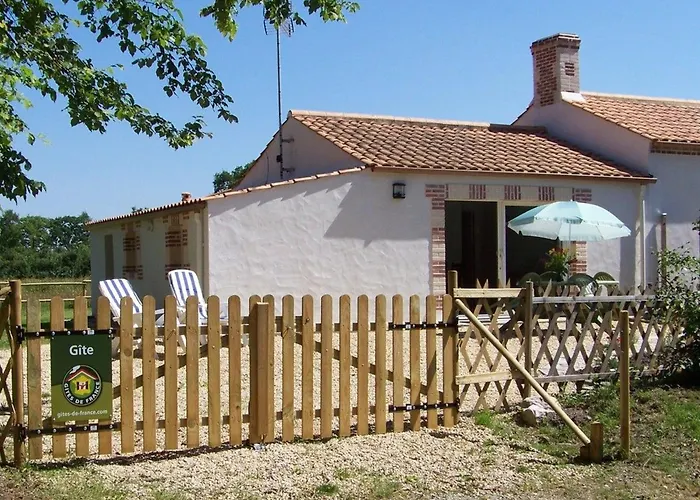 Nyaraló Authentique Avec Terrasse, Jardin Clos Et Wifi A - Fr-1-426-140 La Garnache